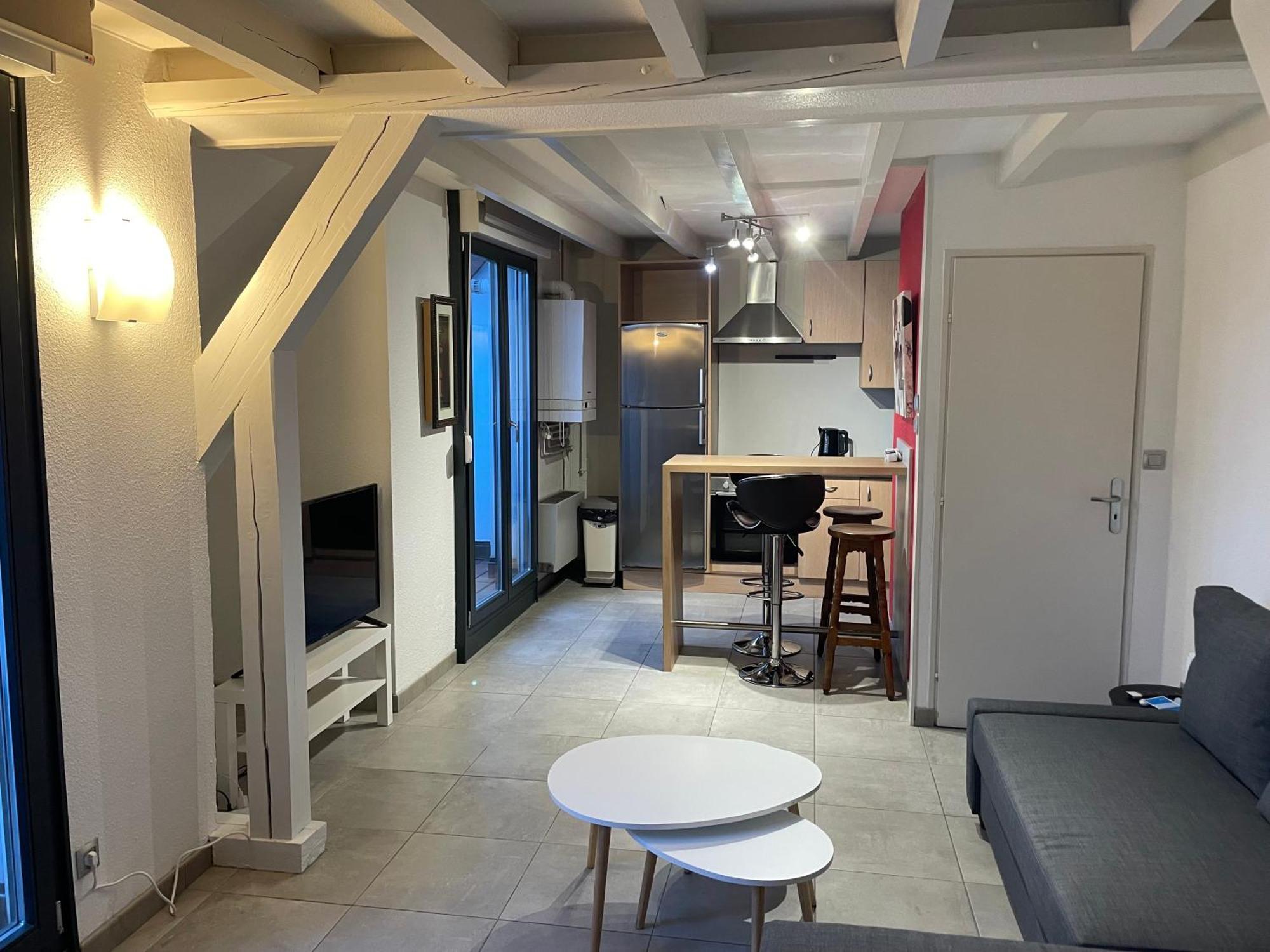 Fathala - Appartement Lumineux En Dernier Etage - Face A La Gare Routiere ساريبورج المظهر الخارجي الصورة