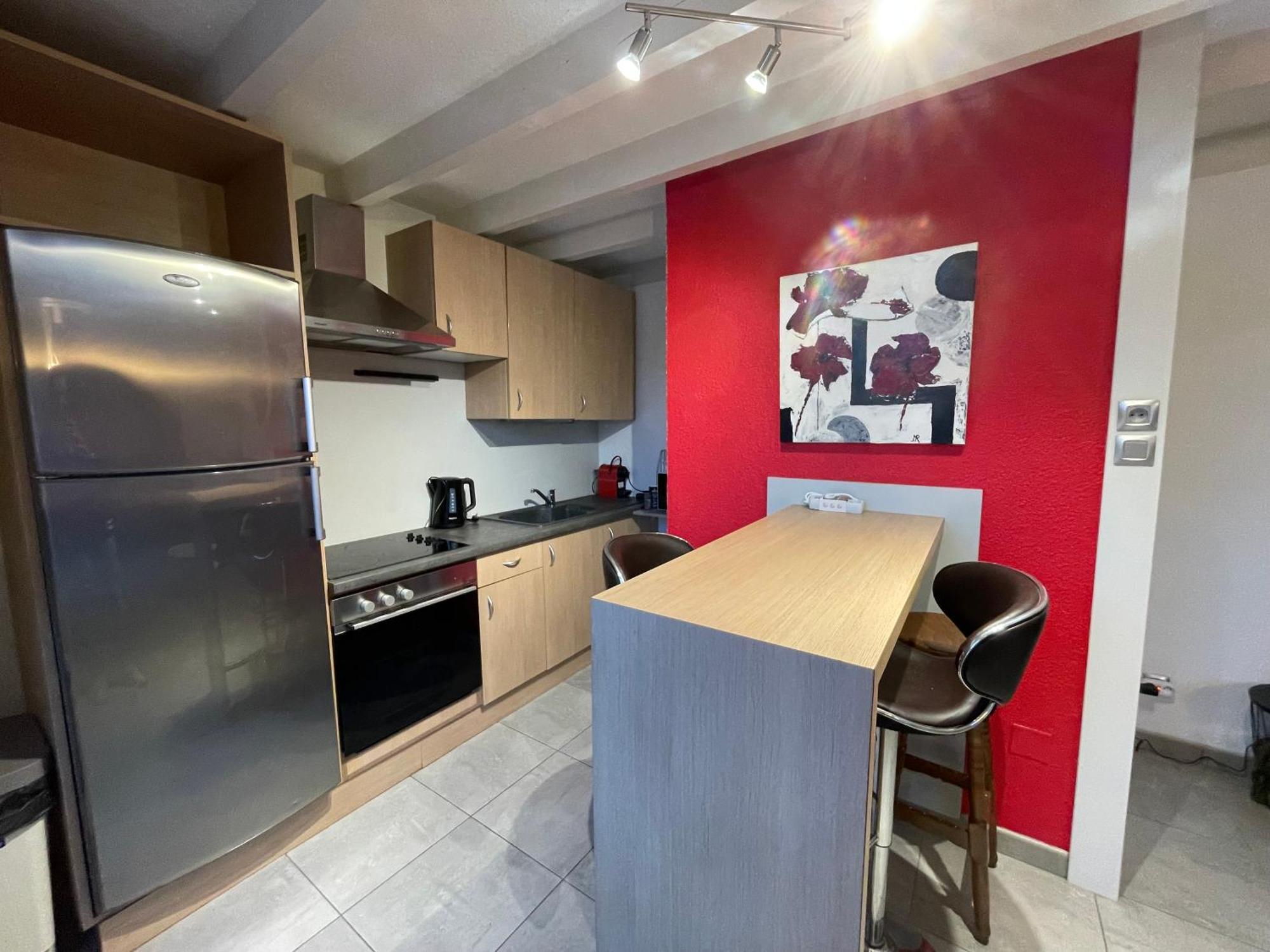 Fathala - Appartement Lumineux En Dernier Etage - Face A La Gare Routiere ساريبورج المظهر الخارجي الصورة