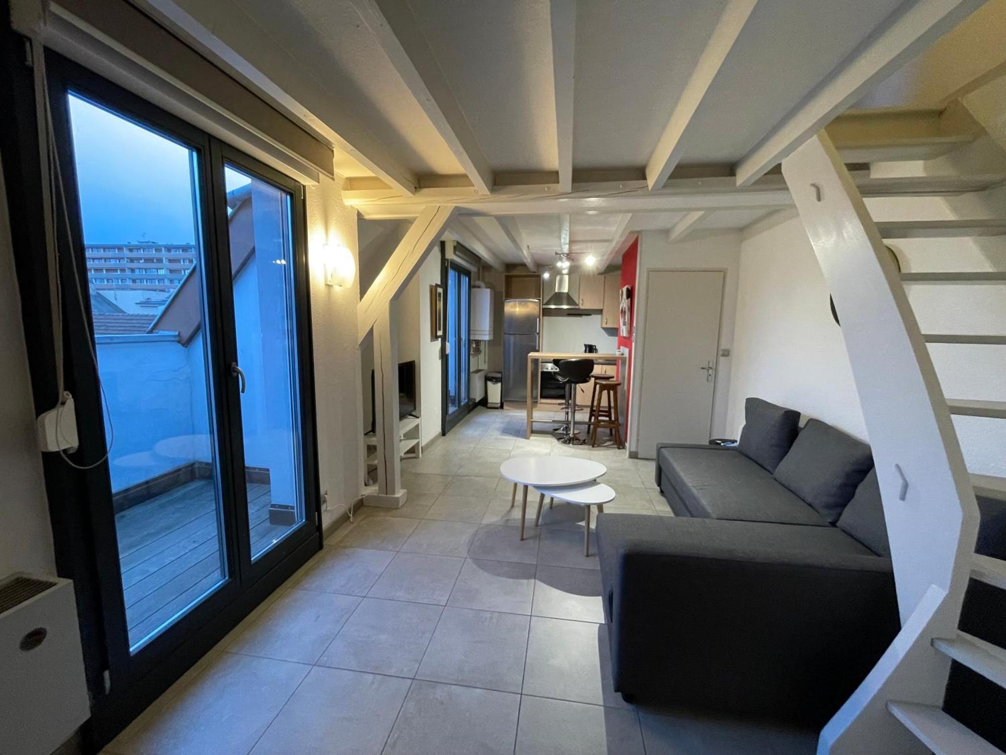 Fathala - Appartement Lumineux En Dernier Etage - Face A La Gare Routiere ساريبورج المظهر الخارجي الصورة