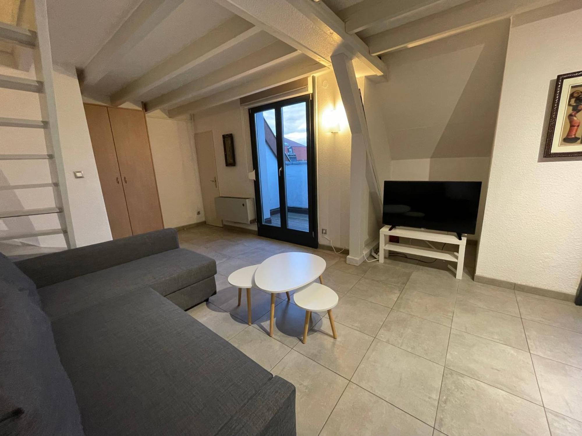 Fathala - Appartement Lumineux En Dernier Etage - Face A La Gare Routiere ساريبورج المظهر الخارجي الصورة