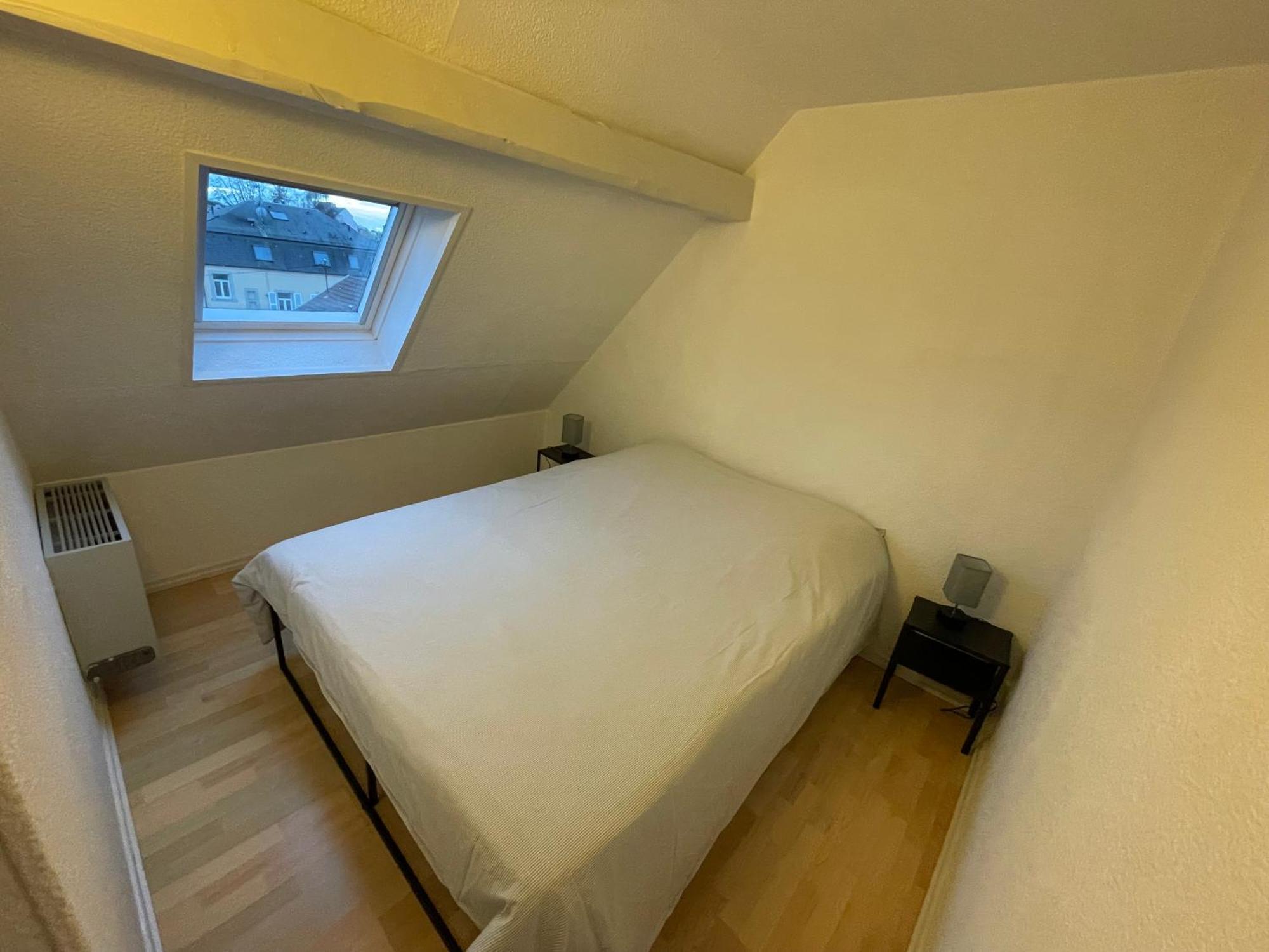 Fathala - Appartement Lumineux En Dernier Etage - Face A La Gare Routiere ساريبورج المظهر الخارجي الصورة