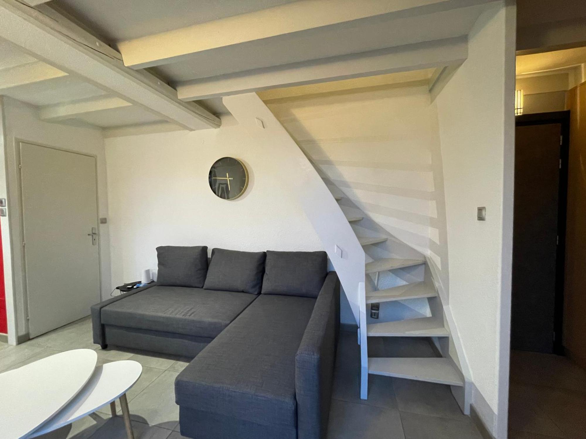 Fathala - Appartement Lumineux En Dernier Etage - Face A La Gare Routiere ساريبورج المظهر الخارجي الصورة