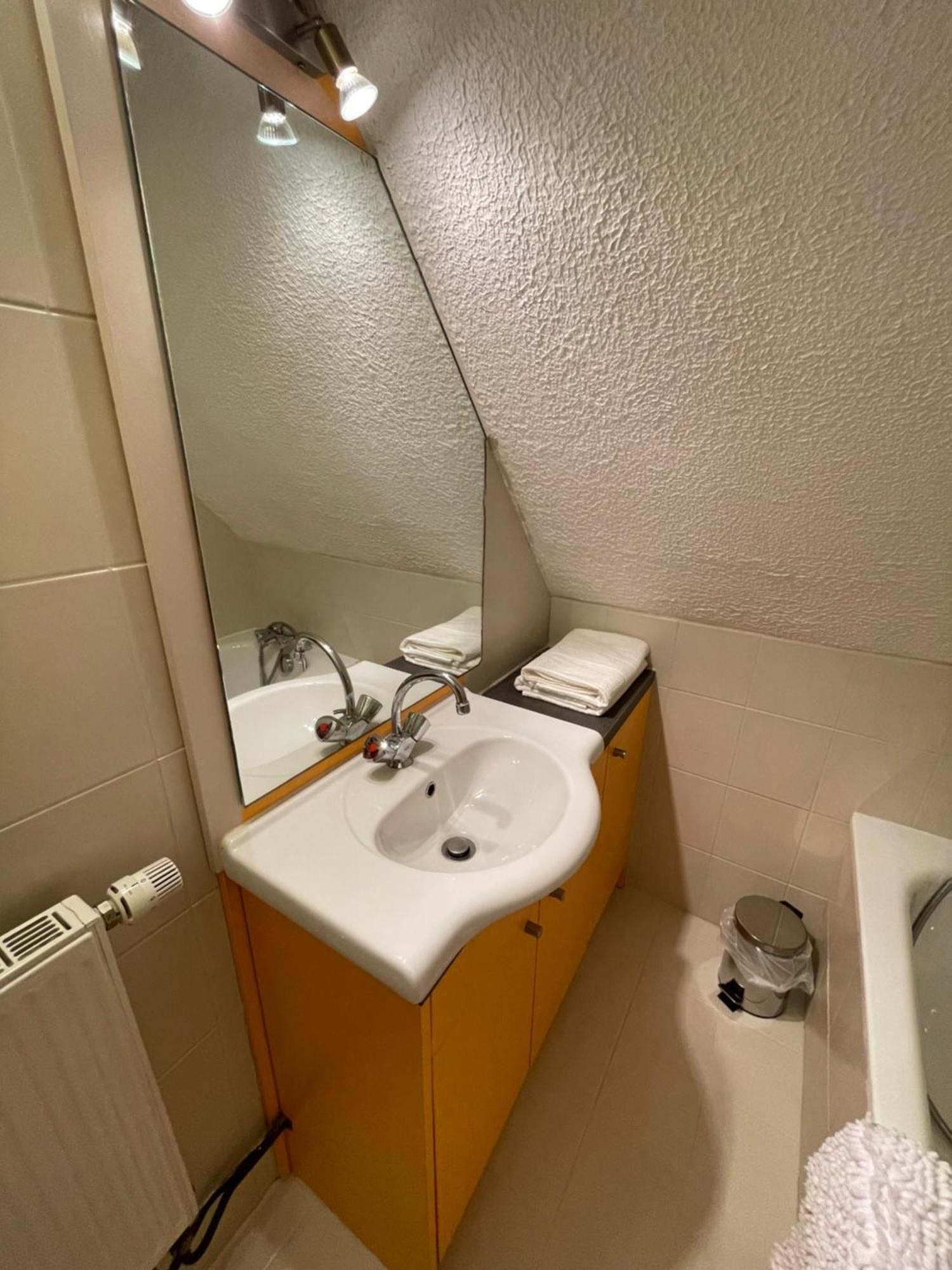 Fathala - Appartement Lumineux En Dernier Etage - Face A La Gare Routiere ساريبورج المظهر الخارجي الصورة